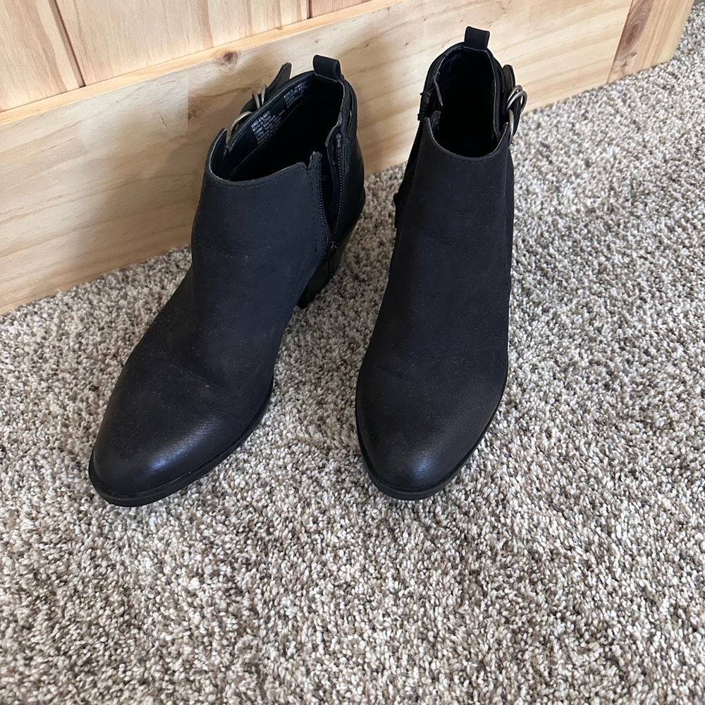 Ladies booties - Picture 3 of 3
